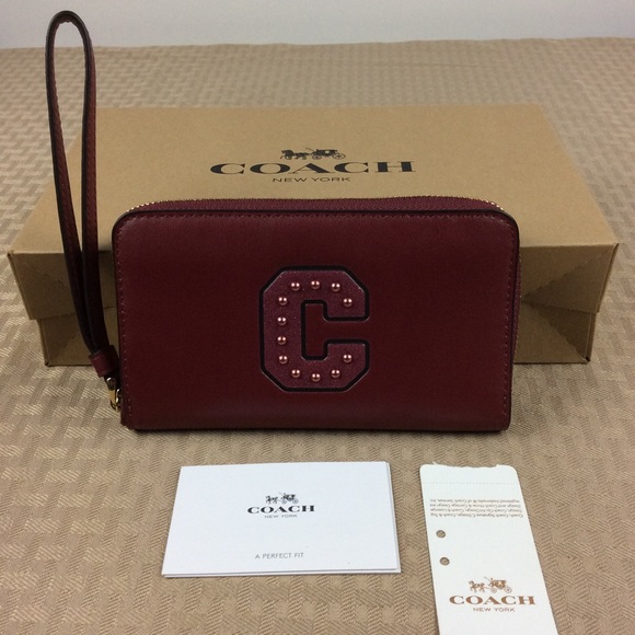 LAST ONE - NWT Coach C Wristlet Leather Studded - Picture 2 of 4